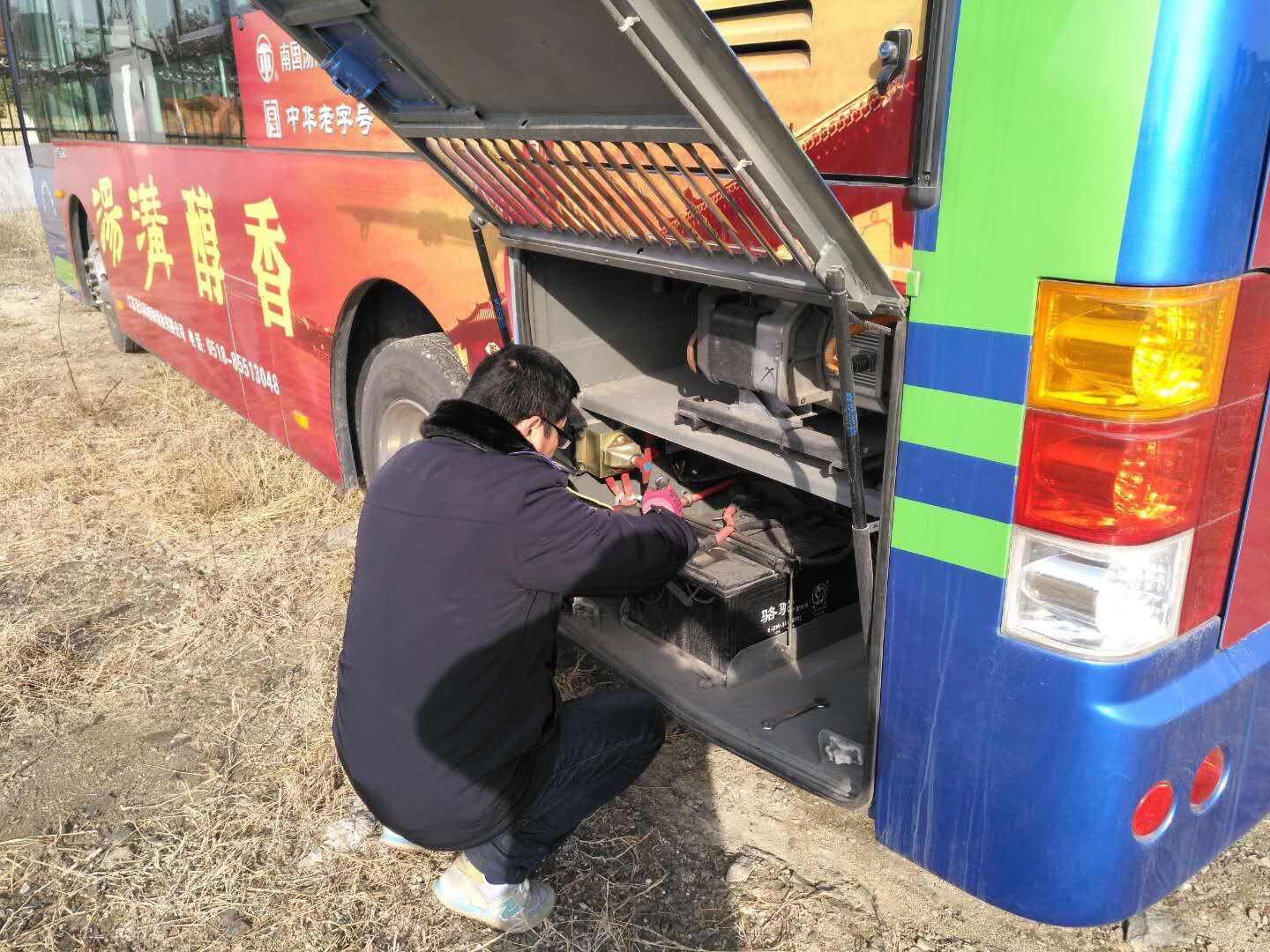 公交集團(tuán)公交事業(yè)一部開(kāi)展待運(yùn)營(yíng)車輛維護(hù)工作